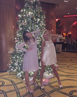 Yanina Latorre feet photo thumbnail