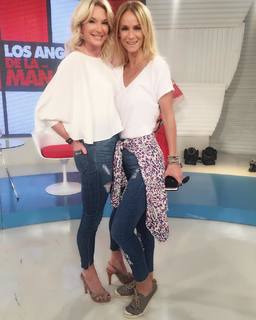 Yanina Latorre feet photo thumbnail