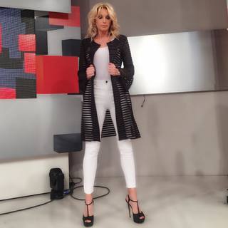 Yanina Latorre feet photo thumbnail