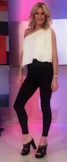 Yanina Latorre feet photo thumbnail