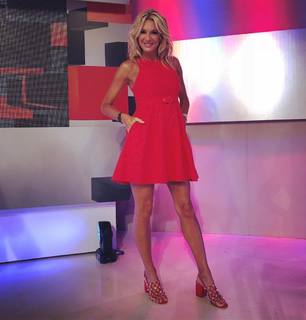 Yanina Latorre feet photo thumbnail