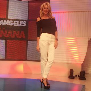 Yanina Latorre feet photo thumbnail