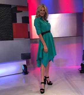 Yanina Latorre feet photo thumbnail