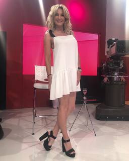 Yanina Latorre feet photo thumbnail