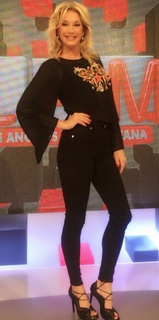 Yanina Latorre feet photo thumbnail