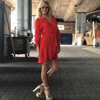 Yanina Latorre feet photo thumbnail