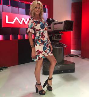 Yanina Latorre feet photo thumbnail