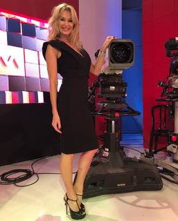 Yanina Latorre feet photo thumbnail