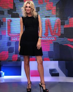Yanina Latorre feet photo thumbnail
