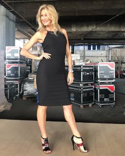 Yanina Latorre feet photo thumbnail