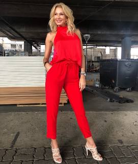 Yanina Latorre feet photo thumbnail