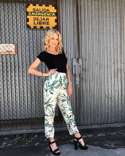 Yanina Latorre feet photo thumbnail