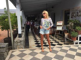 Yanina Latorre feet photo thumbnail