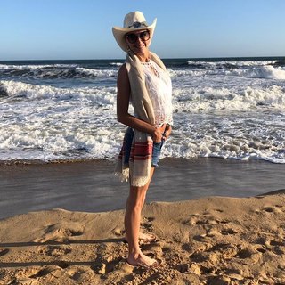 Yanina Latorre feet photo thumbnail