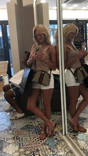 Yanina Latorre feet photo thumbnail