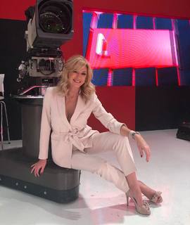 Yanina Latorre feet photo thumbnail