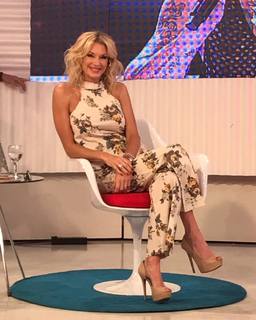 Yanina Latorre feet photo thumbnail