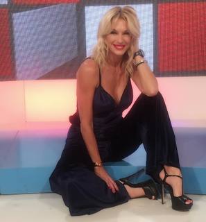 Yanina Latorre feet photo thumbnail