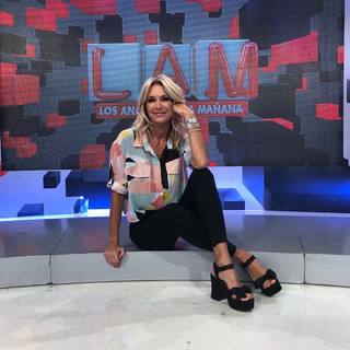 Yanina Latorre feet photo thumbnail