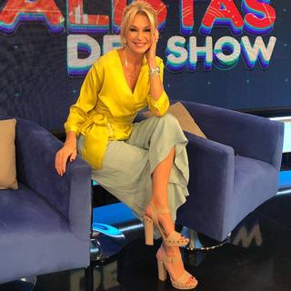 Yanina Latorre feet photo thumbnail