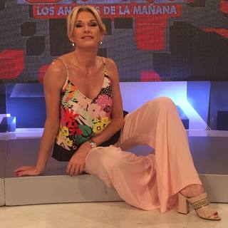 Yanina Latorre feet photo thumbnail