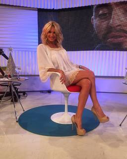 Yanina Latorre feet photo thumbnail