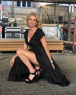 Yanina Latorre feet photo thumbnail