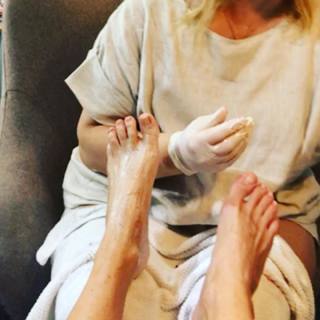 Yanina Latorre feet photo thumbnail