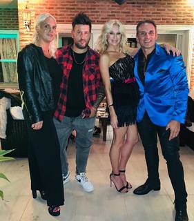 Yanina Latorre feet photo thumbnail