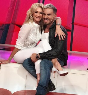 Yanina Latorre feet photo thumbnail