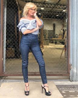 Yanina Latorre feet photo thumbnail