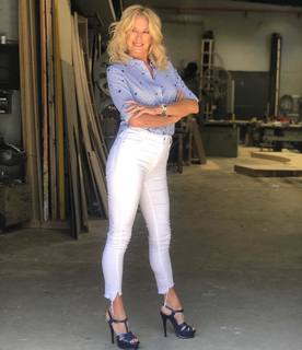 Yanina Latorre feet photo thumbnail