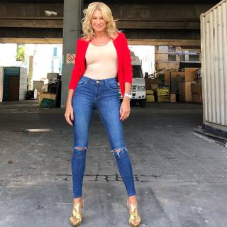 Yanina Latorre feet photo thumbnail