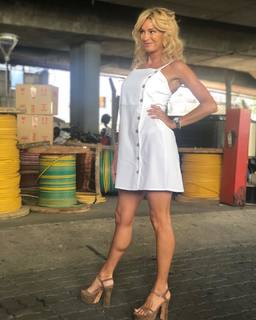 Yanina Latorre feet photo thumbnail