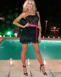 Yanina Latorre feet photo thumbnail