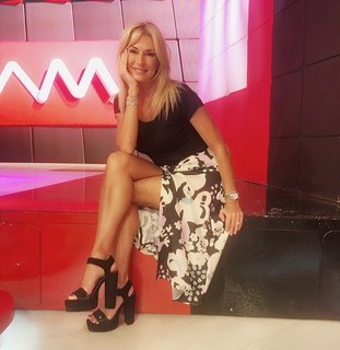 Yanina Latorre feet photo thumbnail