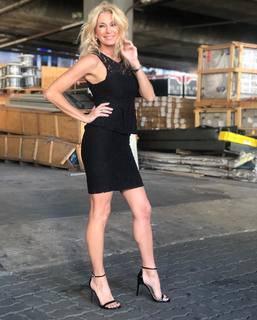 Yanina Latorre feet photo thumbnail