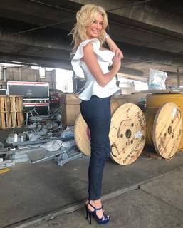 Yanina Latorre feet photo thumbnail