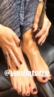 Yanina Latorre feet photo thumbnail