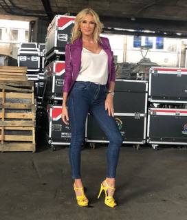 Yanina Latorre feet photo thumbnail