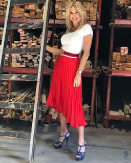 Yanina Latorre feet photo thumbnail