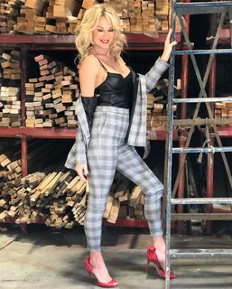 Yanina Latorre feet photo thumbnail