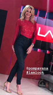 Yanina Latorre feet photo thumbnail