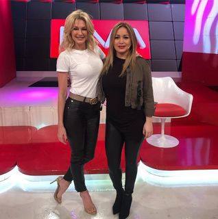 Yanina Latorre feet photo thumbnail