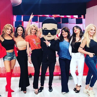 Yanina Latorre feet photo thumbnail