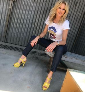 Yanina Latorre feet photo thumbnail