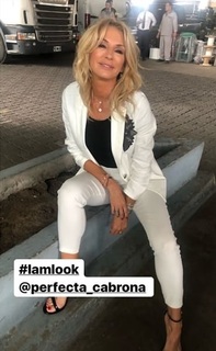 Yanina Latorre feet photo thumbnail