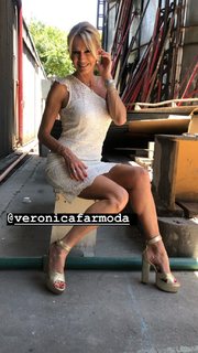 Yanina Latorre feet photo thumbnail