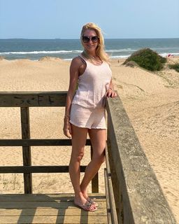 Yanina Latorre feet photo thumbnail