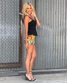 Yanina Latorre feet photo thumbnail